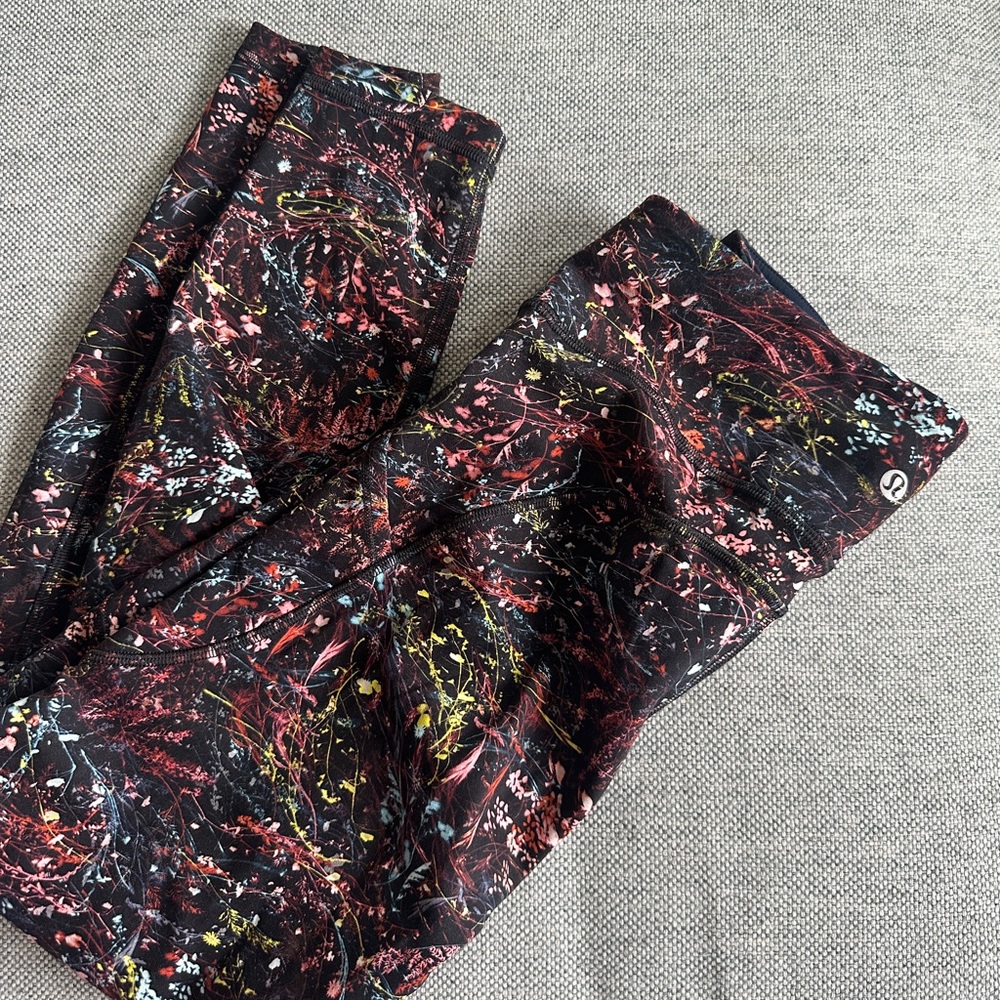 Lululemon Invigorate Legging - Foliage Overlay pattern- Size 6 - like new